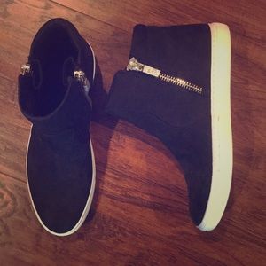 NWOT Kenneth Cole Black hightop shoes!